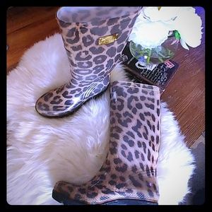 ☔Guess Rain boots size 6